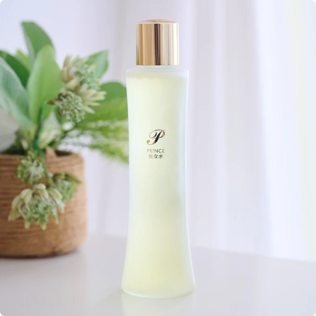 〈化粧水〉プリンス 仙女水3,520円（税込）
